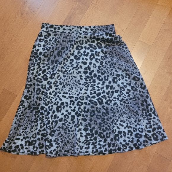 I.N. Studio Animal Print Skirt Medium - Picture 1 of 2